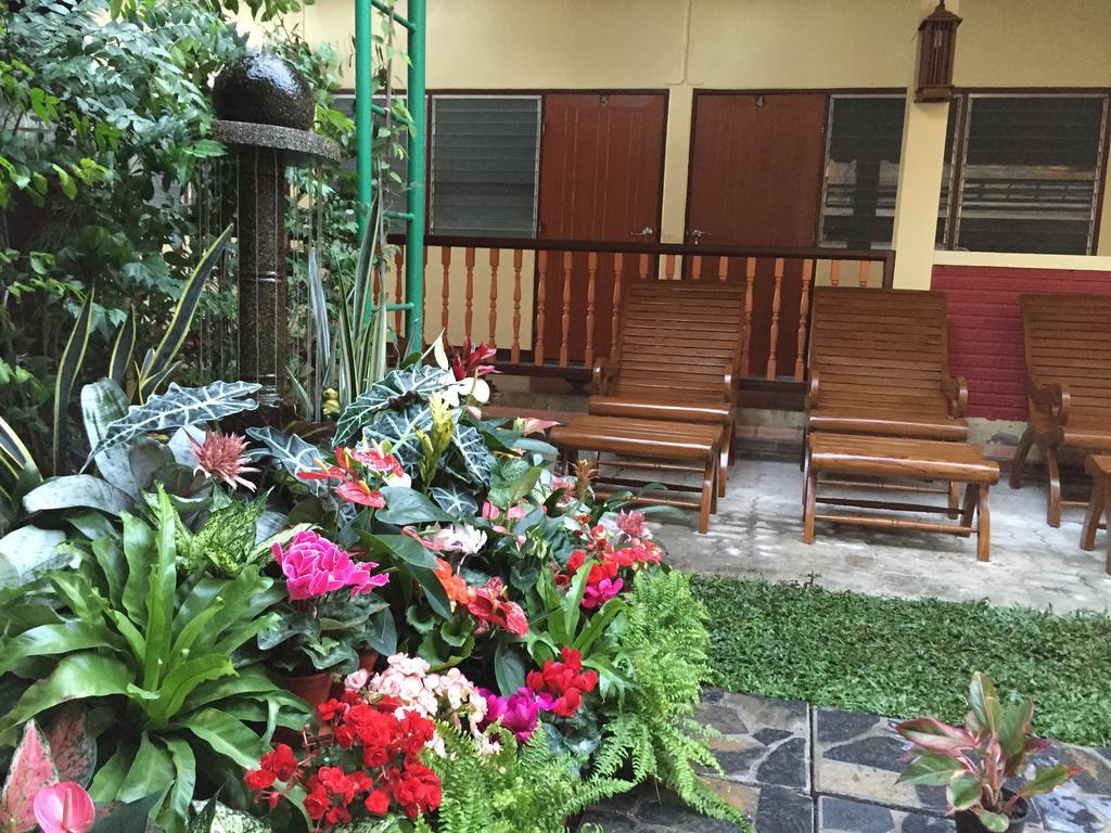Siriwan Guesthouse Csiangmaj Kültér fotó