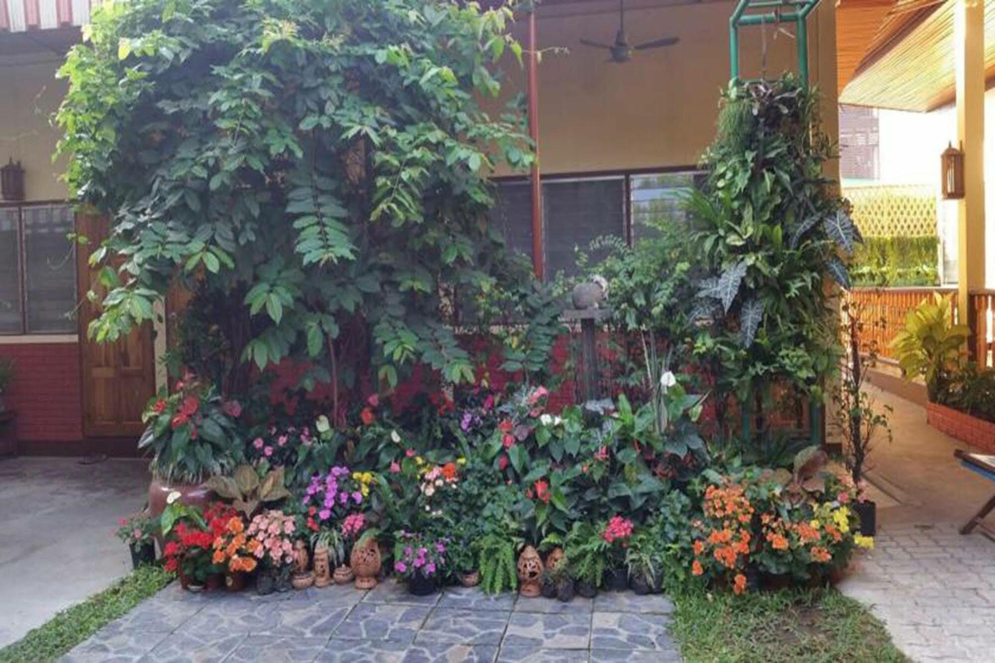 Siriwan Guesthouse Csiangmaj Kültér fotó