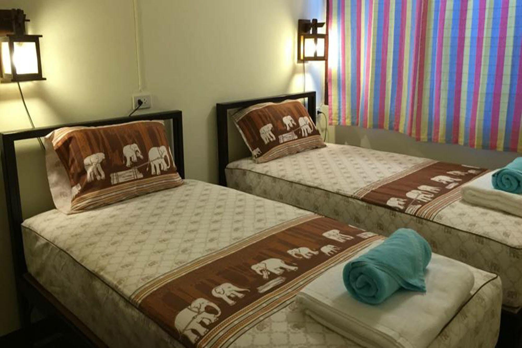 Siriwan Guesthouse Csiangmaj Kültér fotó