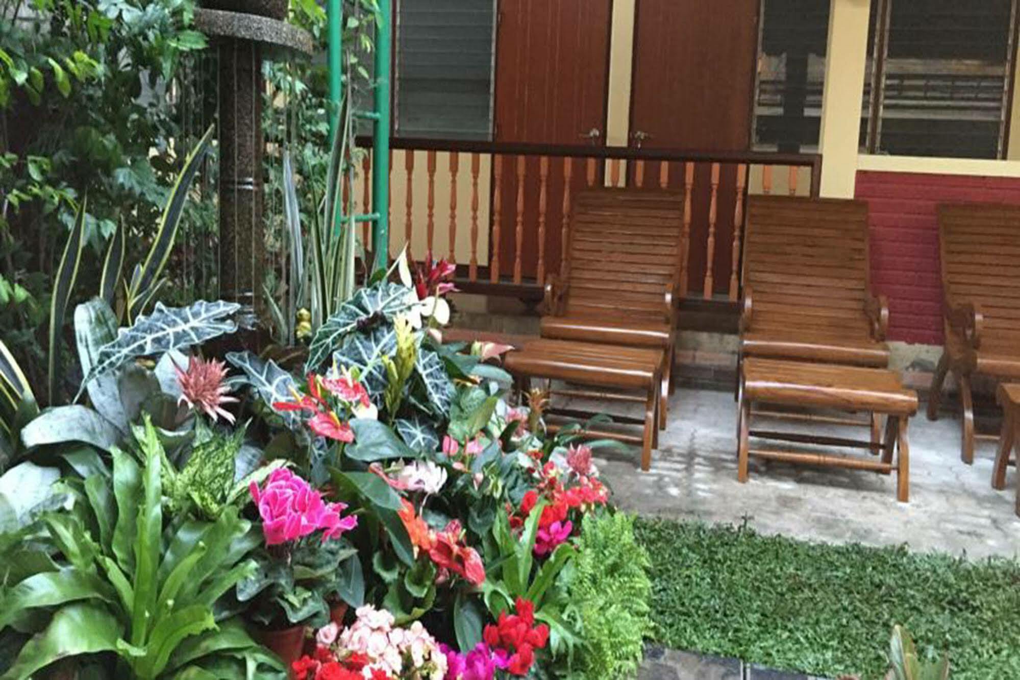 Siriwan Guesthouse Csiangmaj Kültér fotó