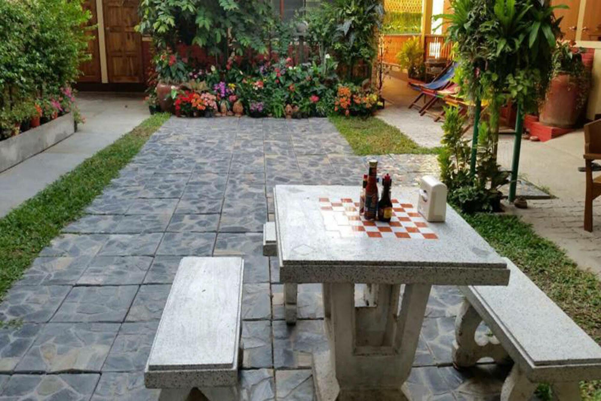 Siriwan Guesthouse Csiangmaj Kültér fotó