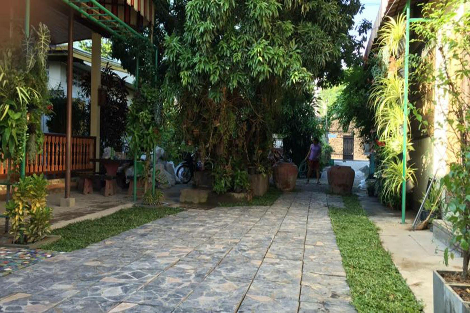 Siriwan Guesthouse Csiangmaj Kültér fotó